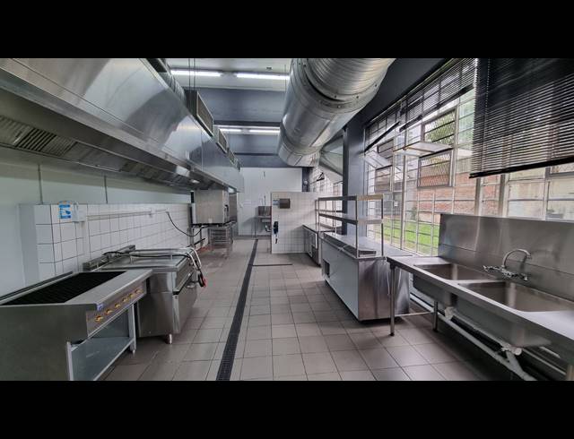 225M² FACTORY TO LET IN SALT RIVER